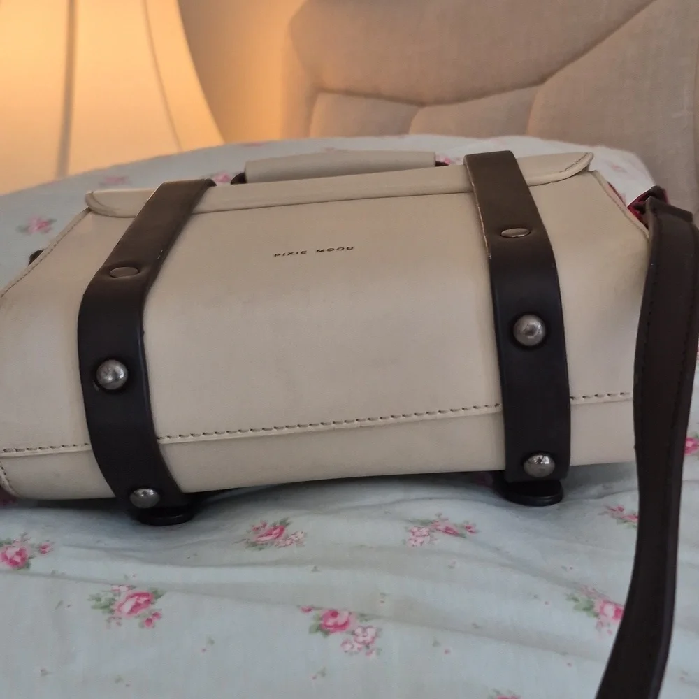 Pixie Mood Steph Vegan Leather beige/red Top Handle Boxy Crossbody Shoulder Bag - Picture 5 of 16